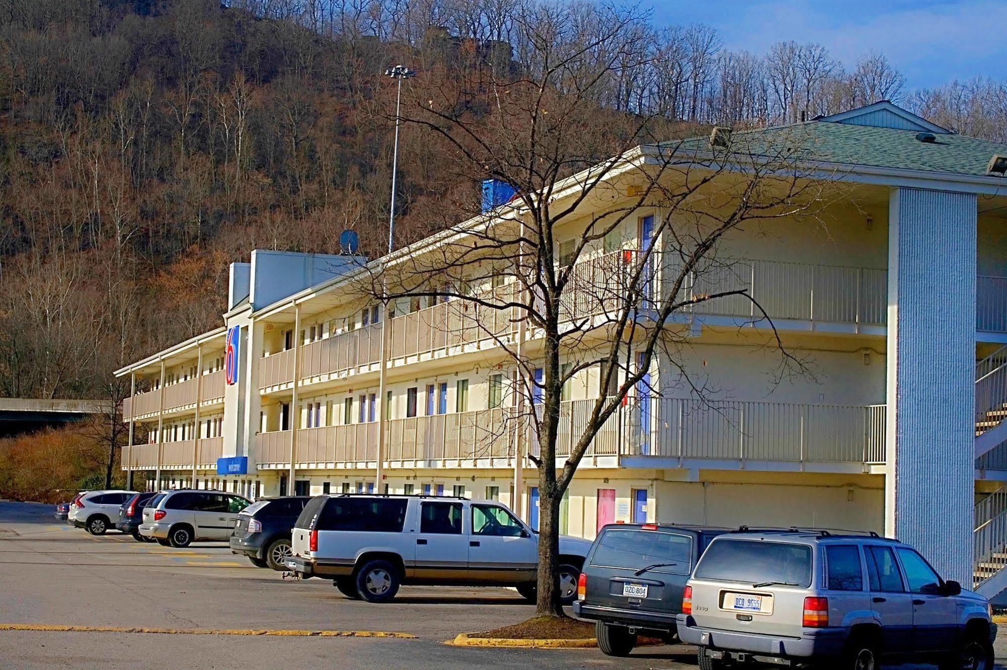 Days Inn By Wyndham Charleston Wv Esterno foto