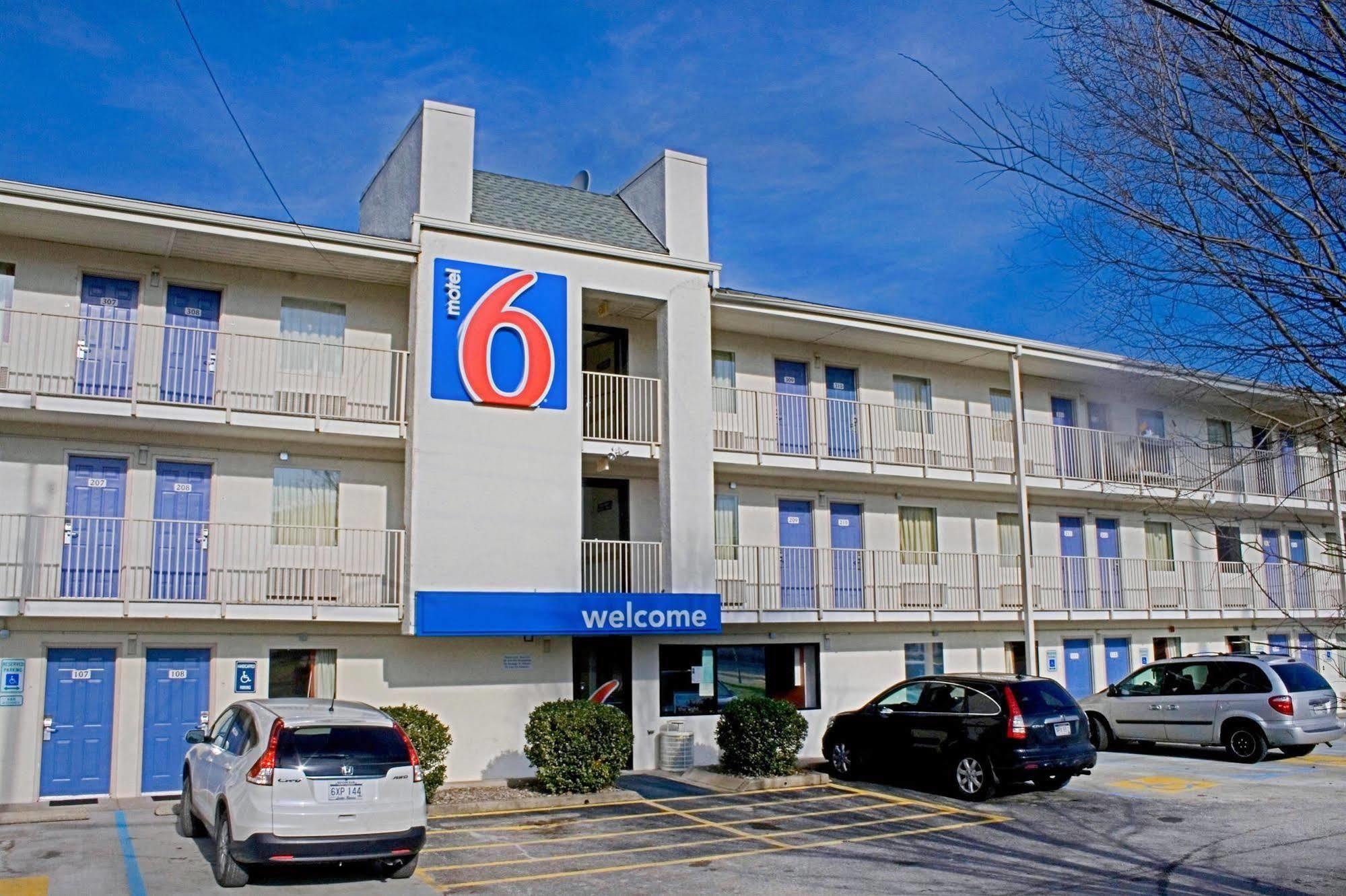 Days Inn By Wyndham Charleston Wv Esterno foto