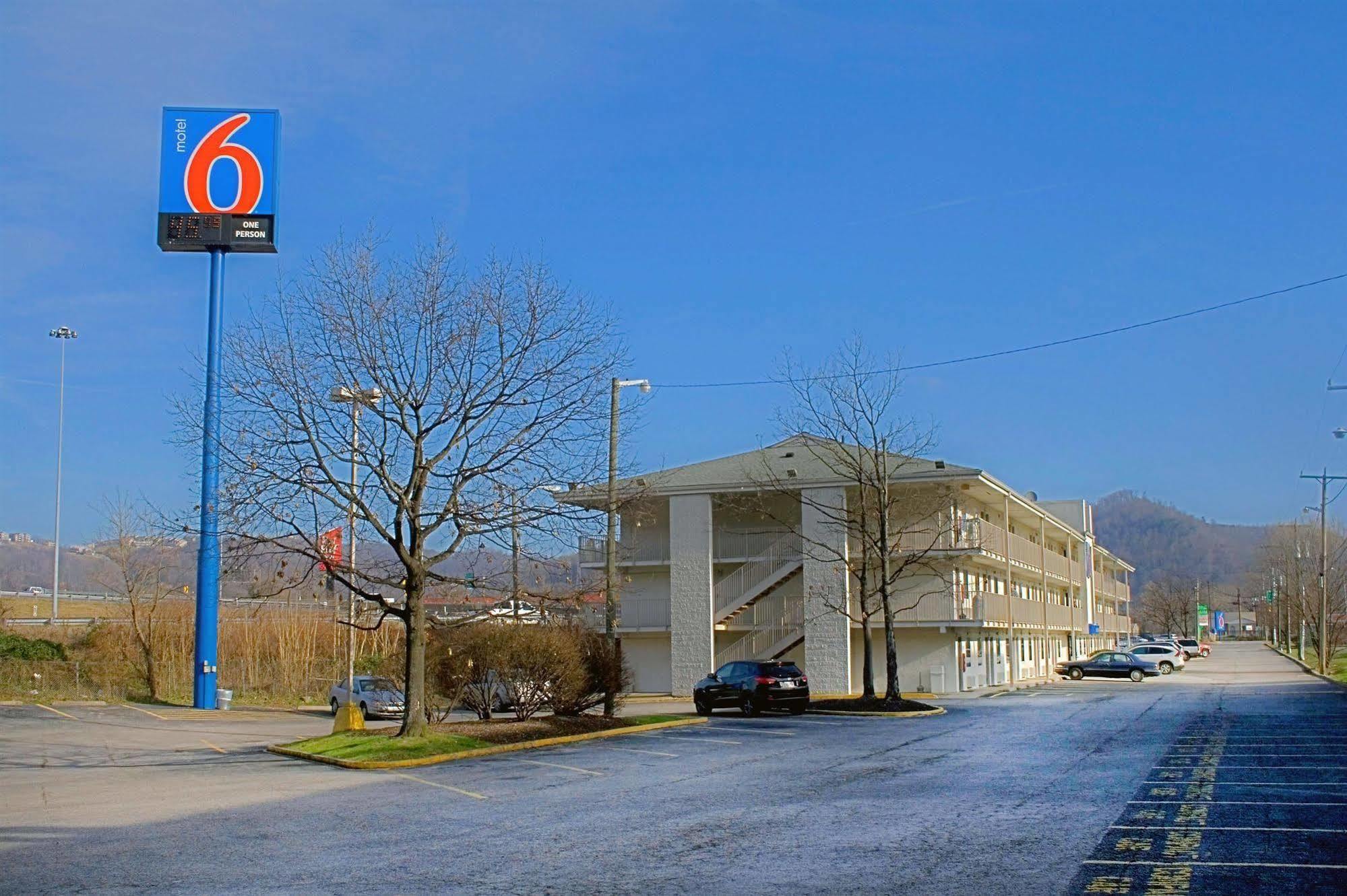 Days Inn By Wyndham Charleston Wv Esterno foto