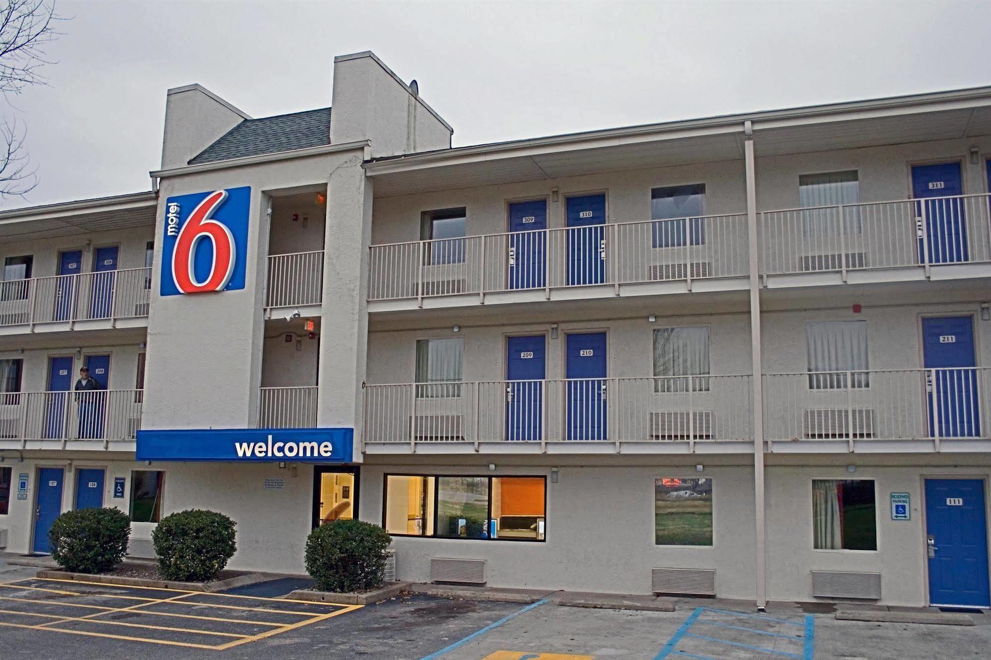 Days Inn By Wyndham Charleston Wv Esterno foto