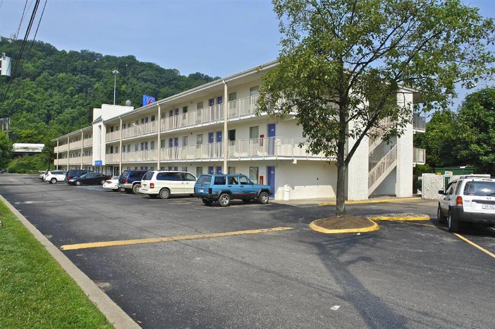 Days Inn By Wyndham Charleston Wv Amenities foto